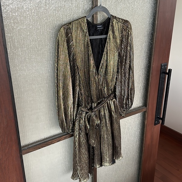BARDOT
BELLISSA PLEAT DRESS size Small - Picture 7 of 10